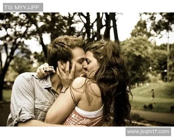 女足球明星的爱情故事揭秘她与男朋友的甜蜜瞬间与共同成长之路