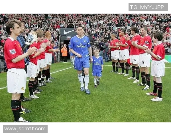 蓝军足球明星球员背后的号码故事与传奇瞬间解析