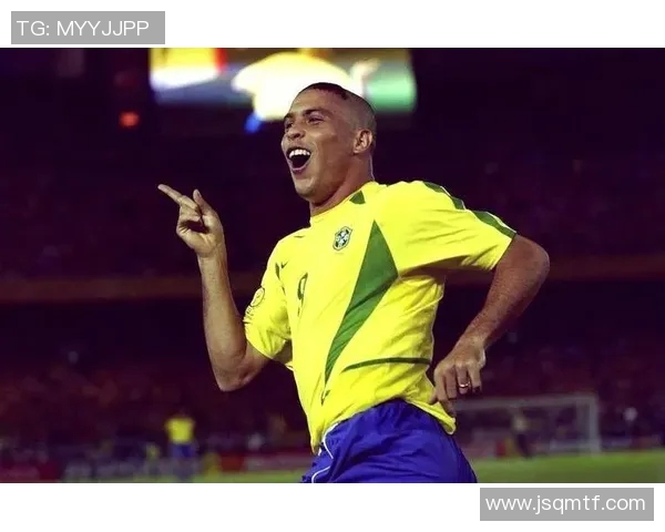 巴西小个子足球明星如何在绿茵场上创造传奇与辉煌 巴西小个子足球明星如何在绿茵场上创造传奇与辉煌