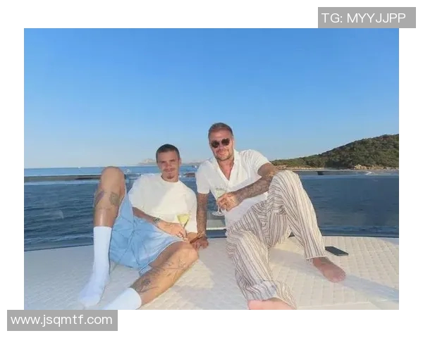 贝克汉姆展现肌肉魅力足球明星的健身秘诀与训练分享